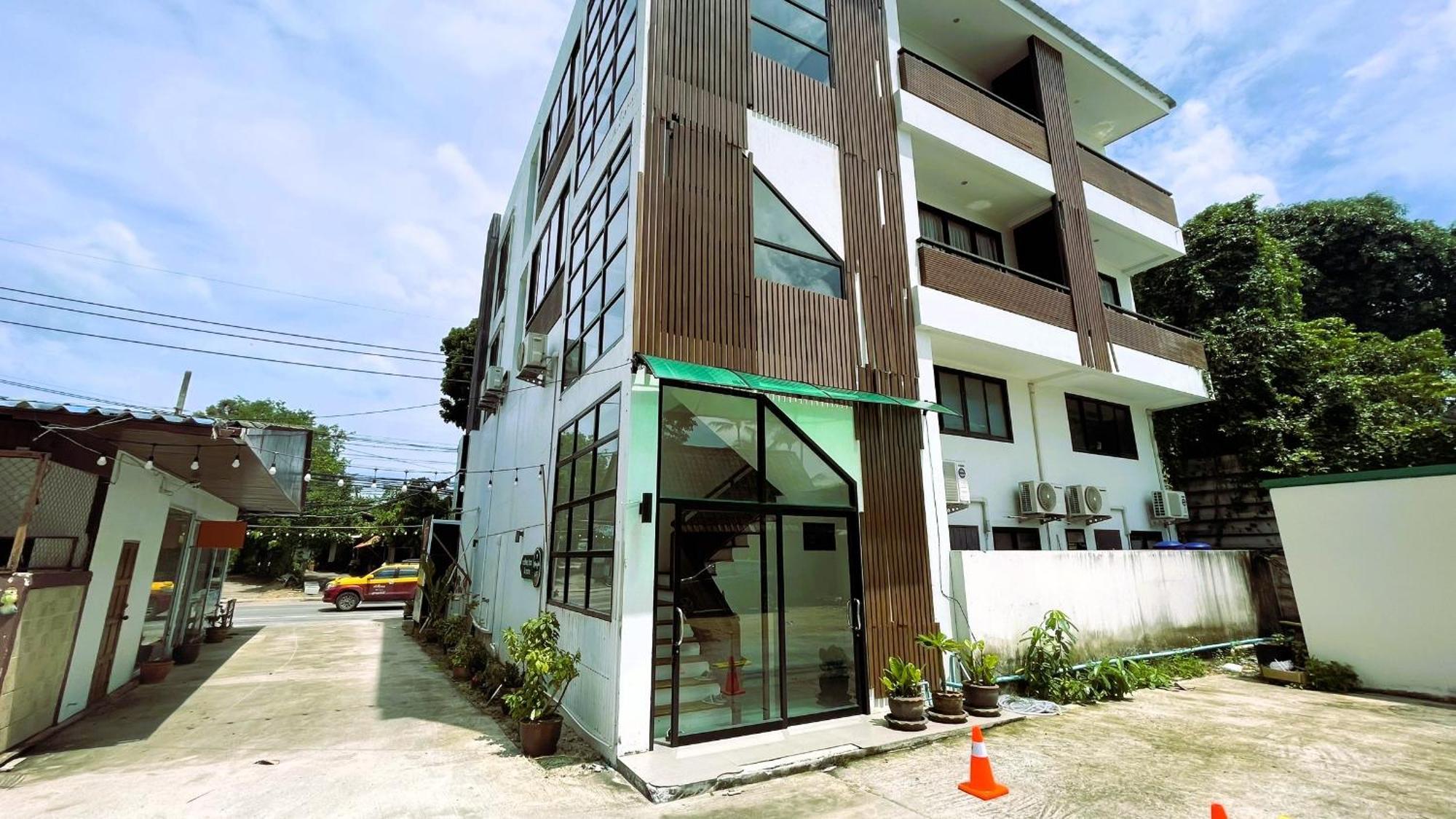 באנג ראק Rockstar Beach Apartments מראה חיצוני תמונה